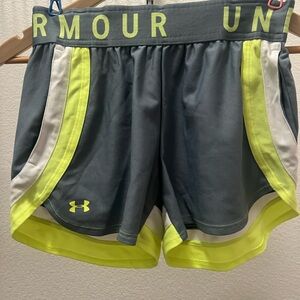size small under armour shorts
